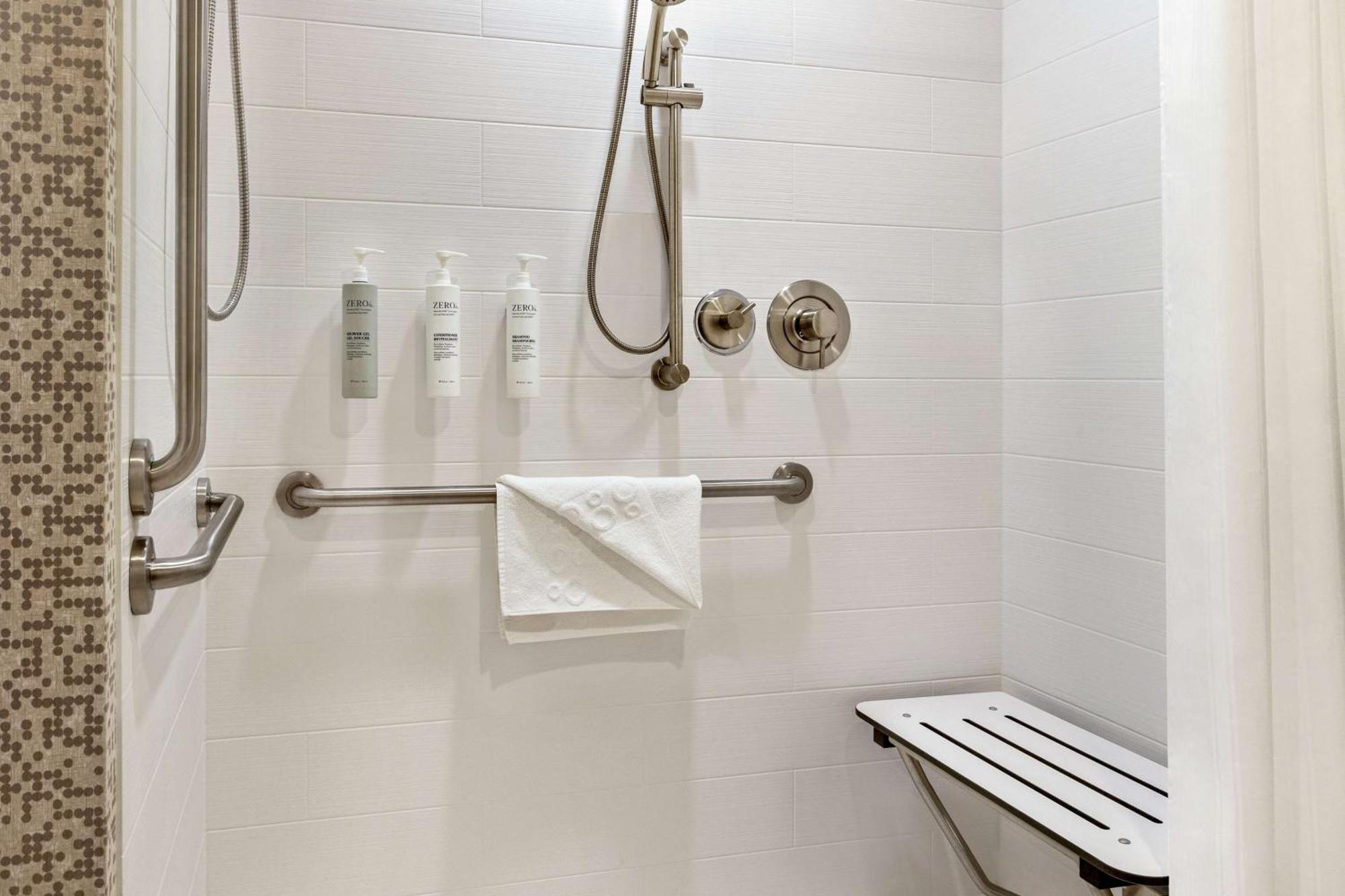 Home2 Suites By Hilton Minneapolis University Area Esterno foto